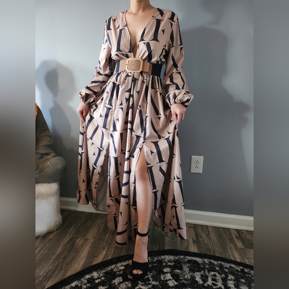 Graphic Split Thigh Belted Dress - Picture 2 of 8